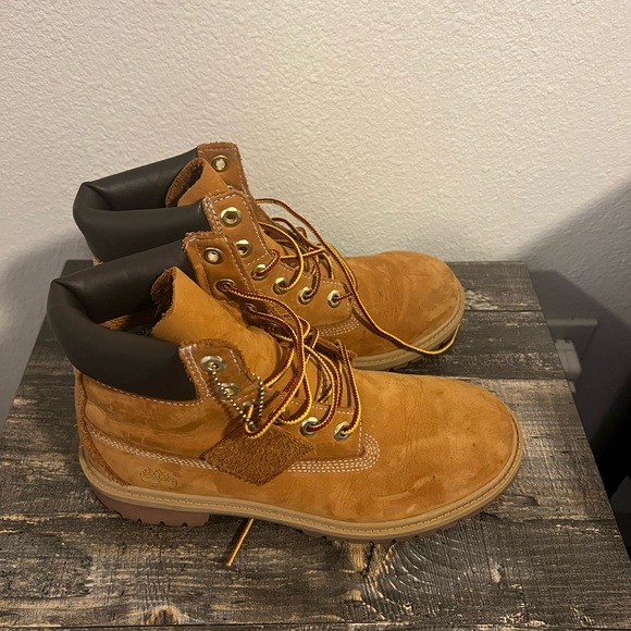 Timberlands - Picture 5 of 9